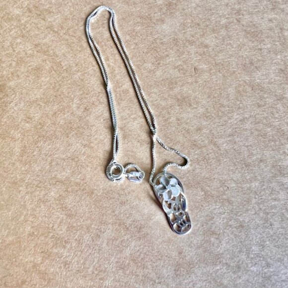 Sterling Silver Hawaiian Necklace, Turtle Flip Flop Necklace, Vintage Necklace - Picture 4 of 10